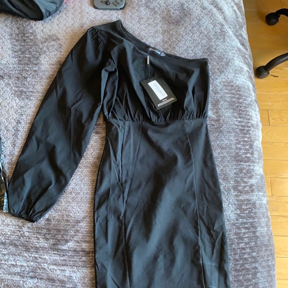 ✨NWT - PLT - One Shoulder Puff Sleeve dress - Picture 2 of 4